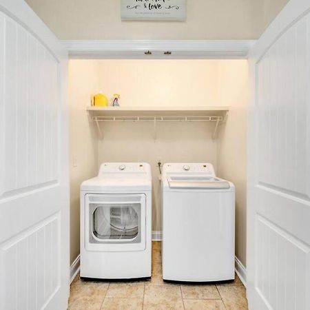 Cozy 2B Townhouse King Bed Free Parking Tv In Brs Villa Конкорд Екстериор снимка