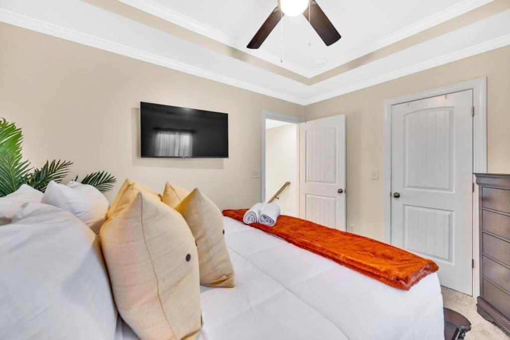 Cozy 2B Townhouse King Bed Free Parking Tv In Brs Villa Конкорд Екстериор снимка