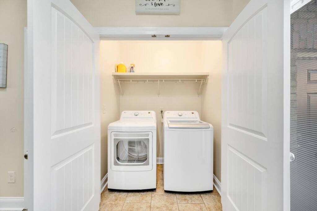 Cozy 2B Townhouse King Bed Free Parking Tv In Brs Villa Конкорд Екстериор снимка