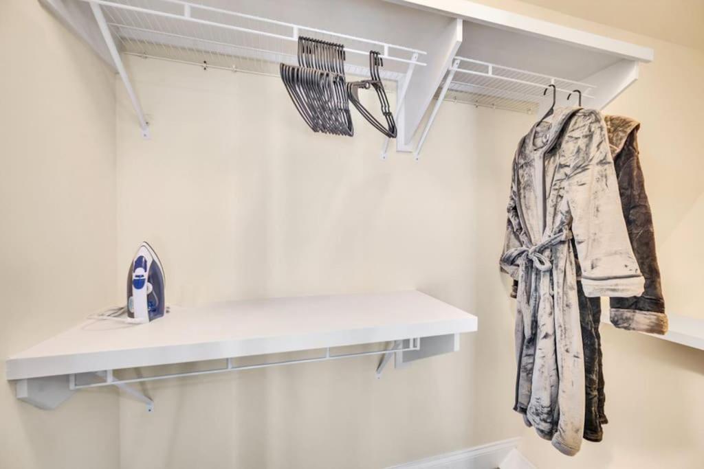 Cozy 2B Townhouse King Bed Free Parking Tv In Brs Villa Конкорд Екстериор снимка