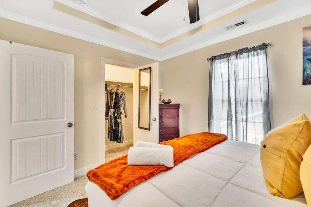 Cozy 2B Townhouse King Bed Free Parking Tv In Brs Villa Конкорд Екстериор снимка